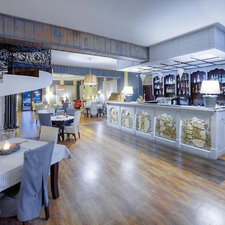 Restauracja Sidlo Bed & Breakfast Жуково Екстериор снимка