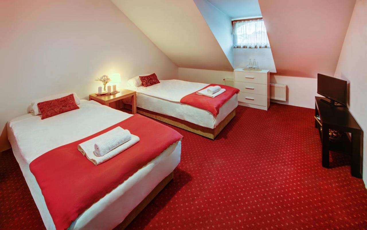 Restauracja Sidlo Bed & Breakfast Жуково Екстериор снимка