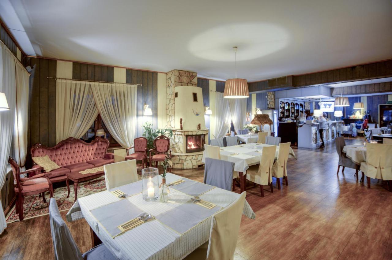 Restauracja Sidlo Bed & Breakfast Жуково Екстериор снимка
