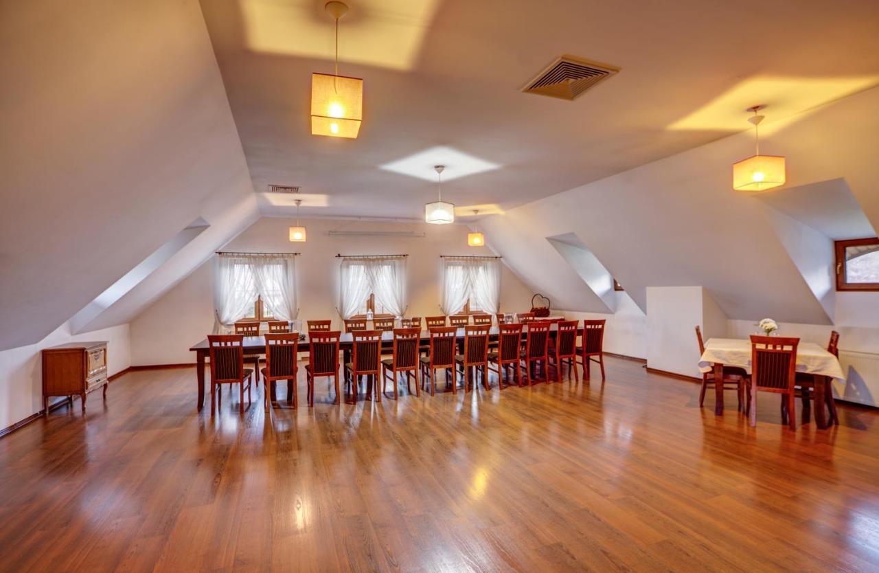 Restauracja Sidlo Bed & Breakfast Жуково Екстериор снимка